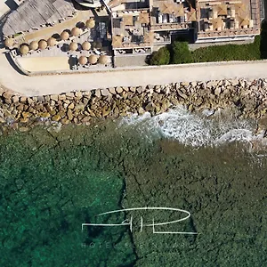 https://hotel-plein-large.fr-provencehotel.com